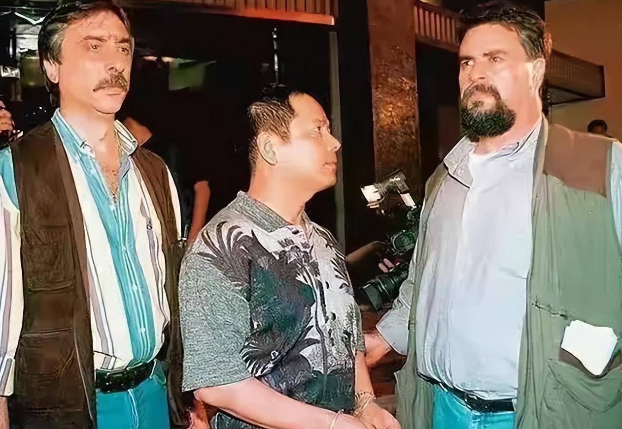 崩牙驹:澳门黑社会教父,警察司长都敢炸,入狱后何鸿燊保他免死_尹国驹