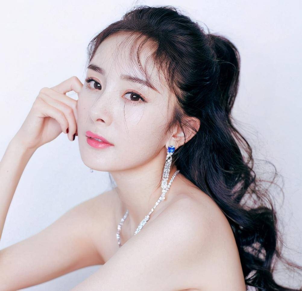 赵丽颖杨幂角逐最佳女演员,同因于正爆红,谁是85后第一花旦?
