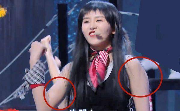 但是在节目的预告中就可以看出金子涵变胖了,粗壮的手臂和圆嘟嘟的