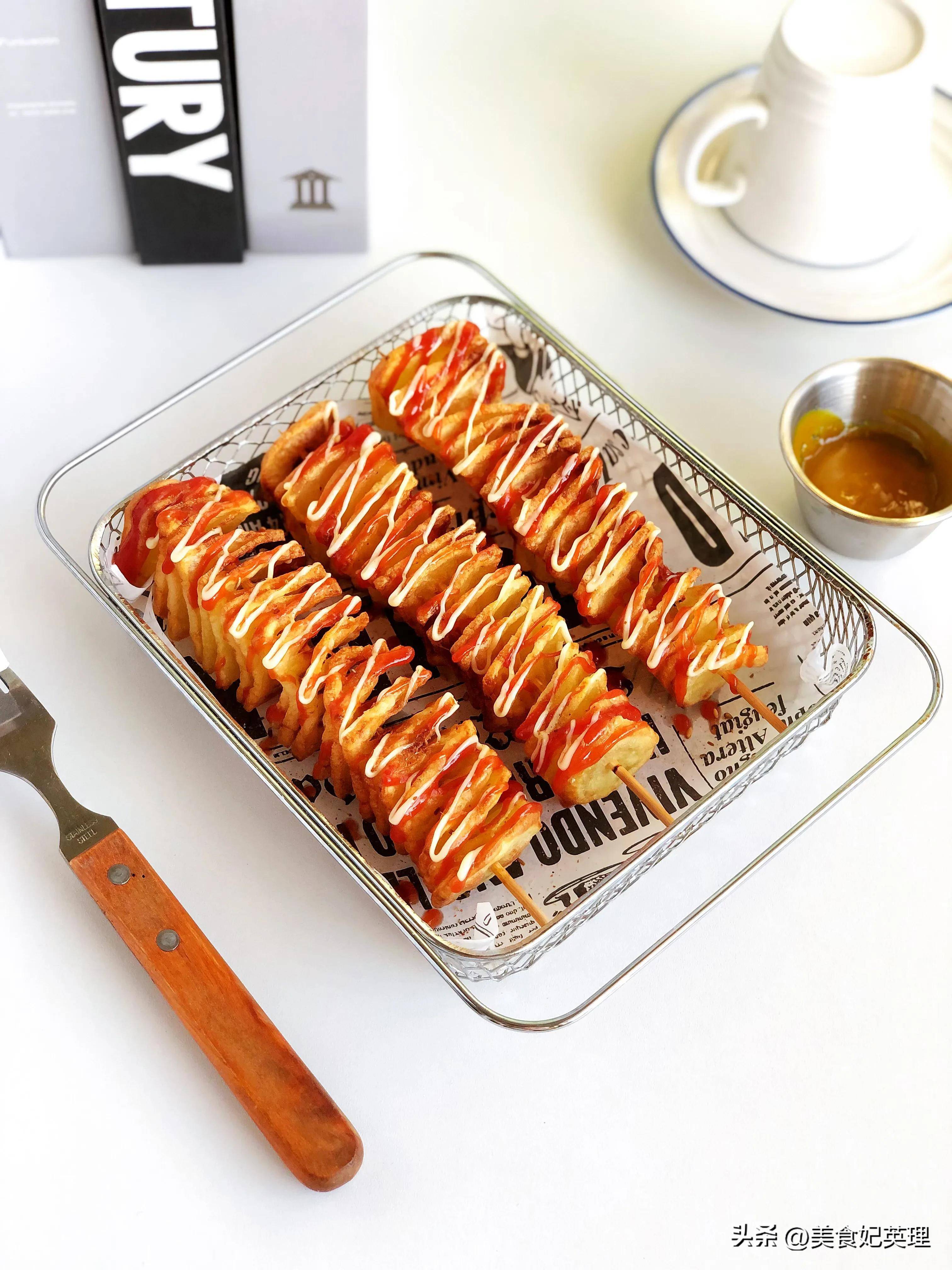 大家分享一款大人小孩儿都爱吃的炸串明星单品——炸薯塔(空气炸锅版)