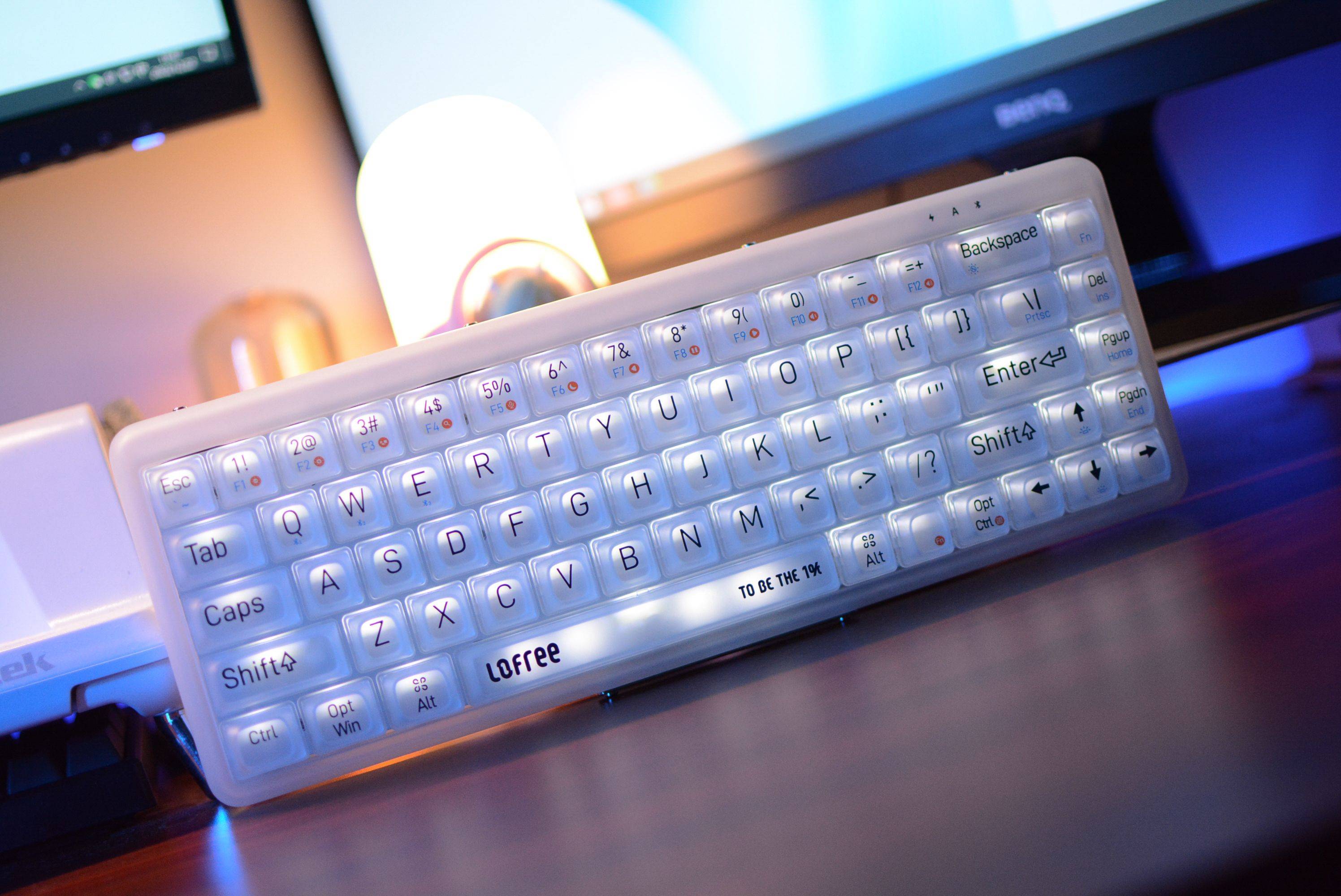 在机械键盘中加入神秘气息:洛斐迷雾键盘评测,透明磨砂太迷幻_外观