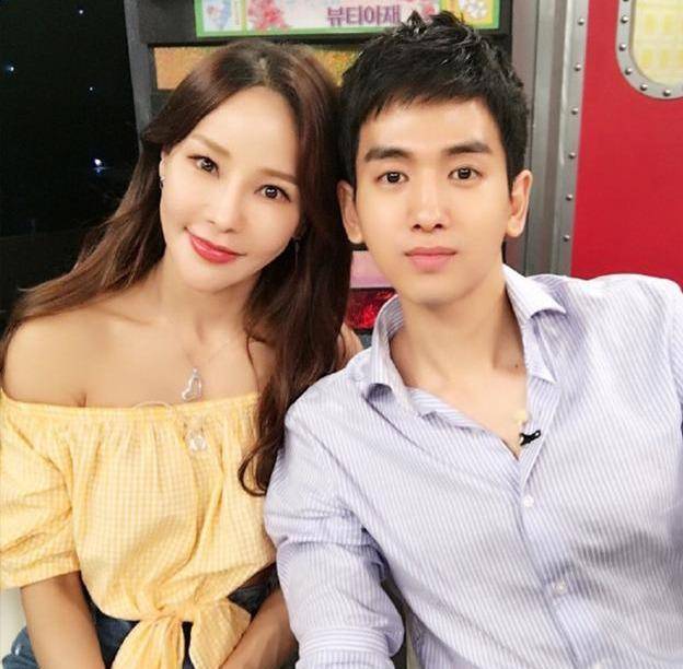 如今的米娜已经 42岁了,但是对于身材样貌保养得非常好,难怪能迷倒