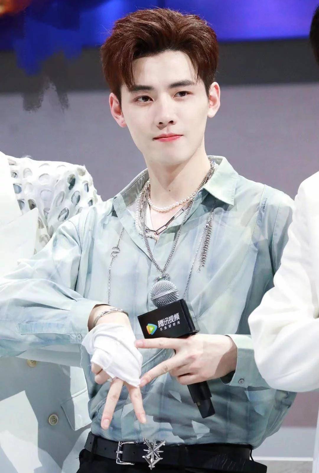 粉丝也忍不了,任豪"站姐"脱粉回踩,狂晒5个g任豪丑图_偶像_事件_态度