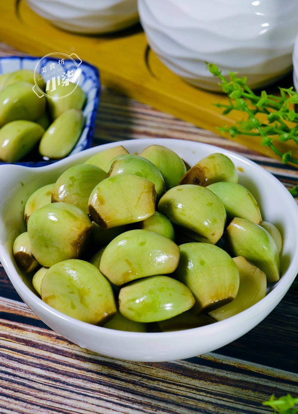 教你腌腊八蒜正确做法,牢记2个关键点,保证2天变绿,酸甜脆爽_蒜瓣