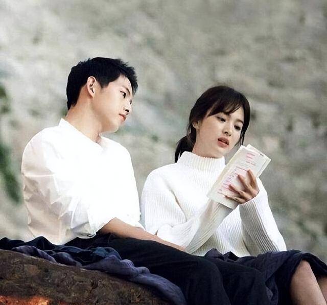 韩国顶流,高颜值明星李知恩和李钟硕官宣恋情,粉丝:集体失恋中_演技