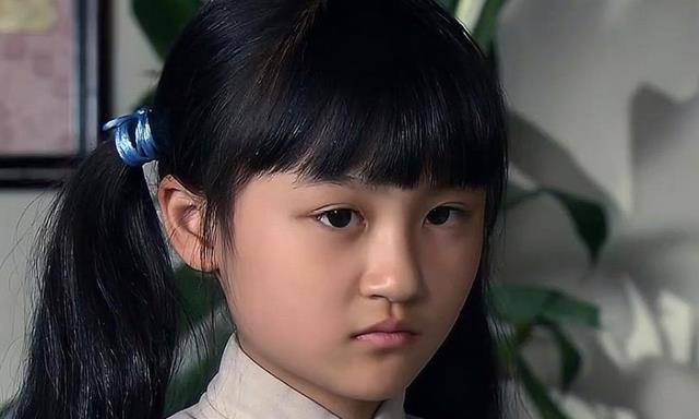 14岁因相貌被网友吐槽,如今逆袭成女神_陆子艺_张子枫_表演