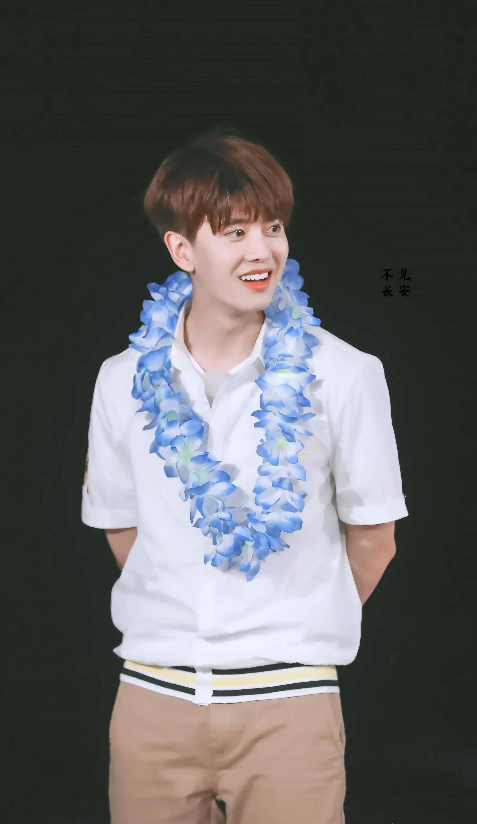 任嘉伦:越努力越幸运,电视舞台小品首秀,终圆喜剧梦想!