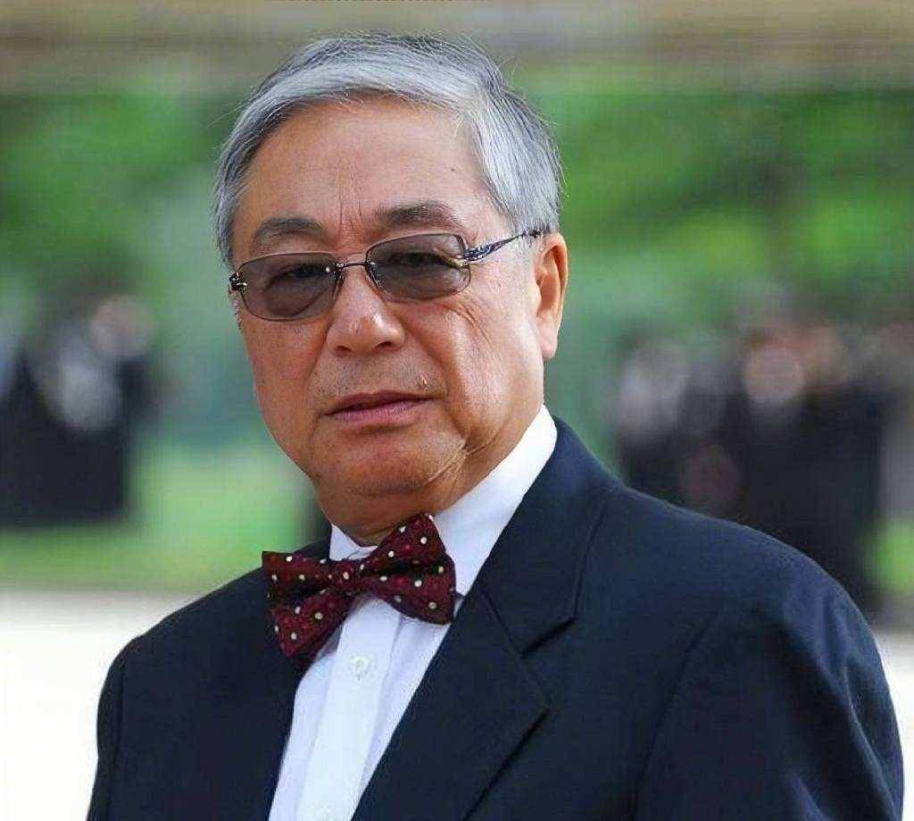 曾江:三段感情,三婚妻子是原配闺蜜,结婚28年无儿女,87岁离世_谢贤