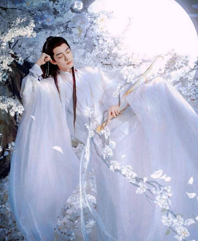 肖战白衣胜雪面如皎月,无需表演就呈现出一个叹为观止的谪仙形象,让