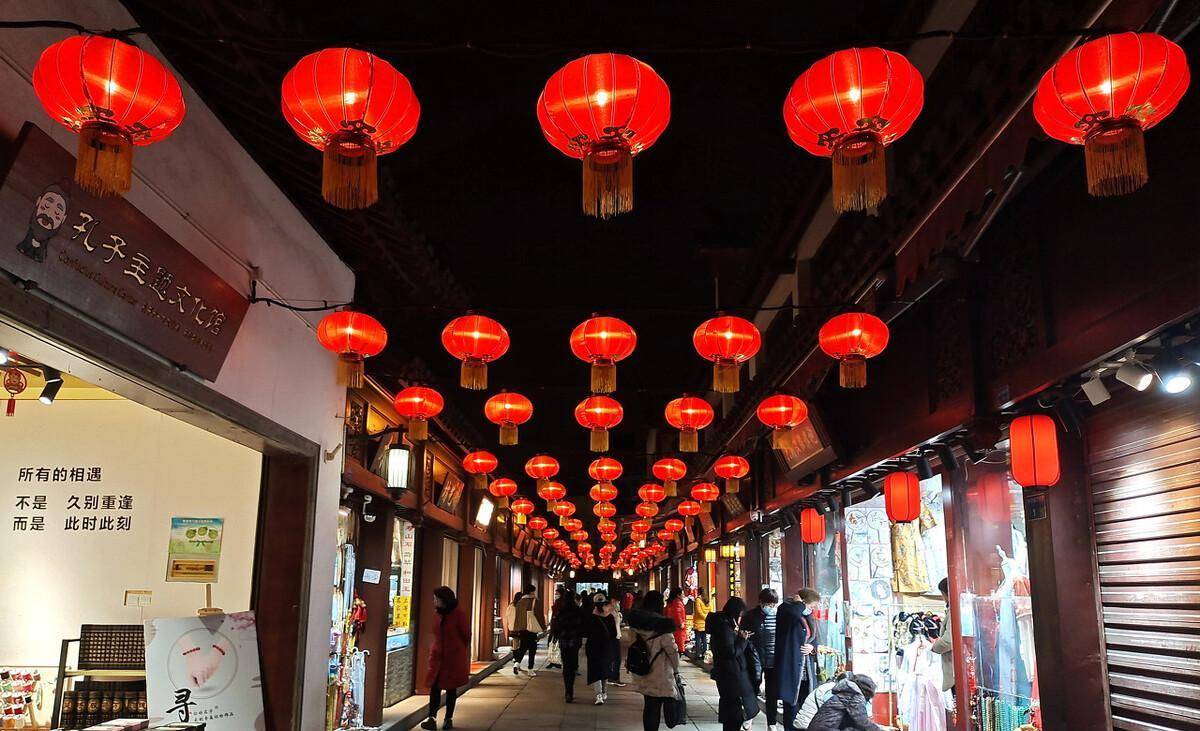 冬季不冷的夜晚,带你去南京夫子庙逛逛,看那里夜市有什么好玩的_步行