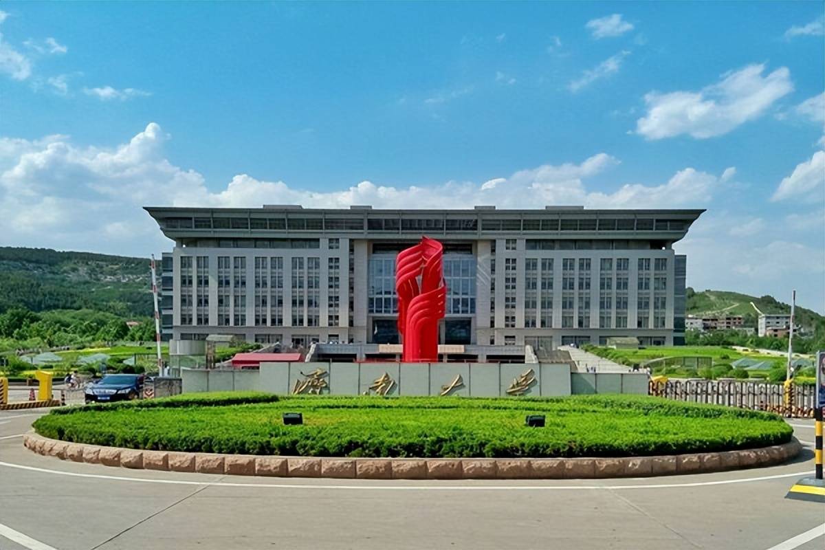 第3层、重点本科高校 包括济南大学、青岛理工大学、曲阜师范大学、齐鲁工业大学、烟台大学、山东农业大学