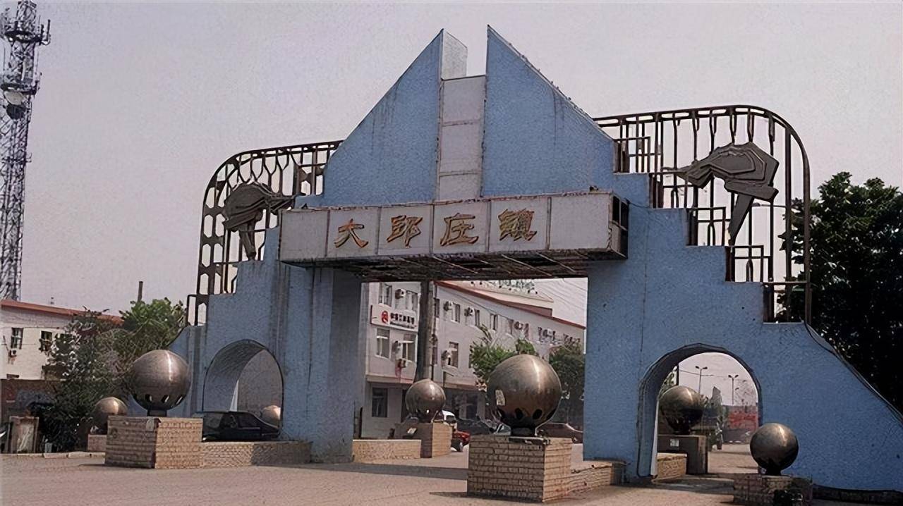 大邱庄凶案现场,6名刑警在勘察线索,很快消息传到禹作敏耳中,禹作敏不