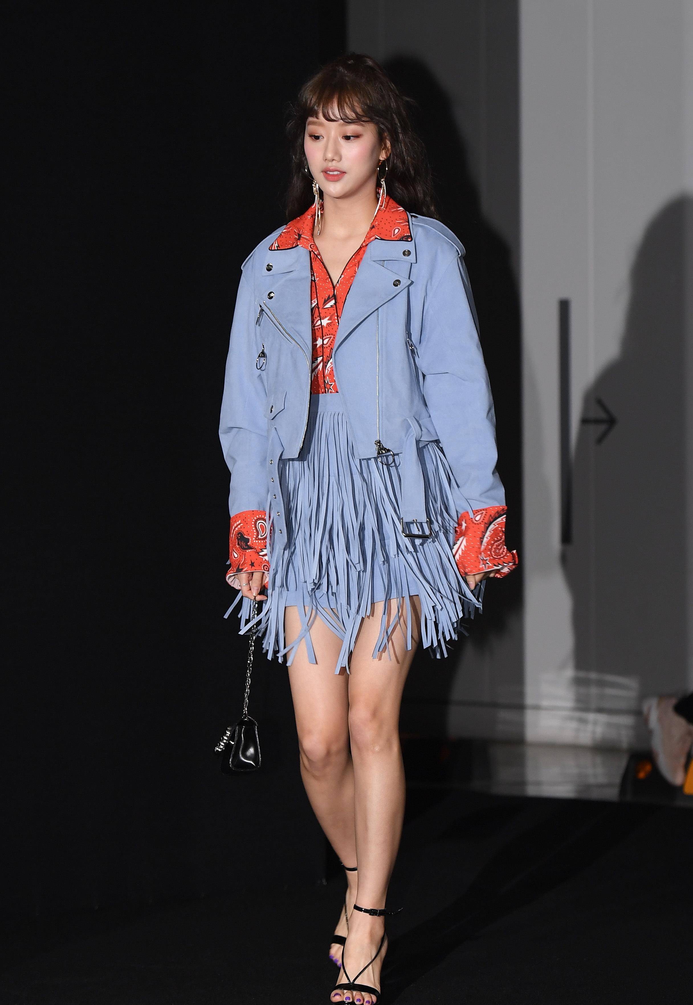 时尚不一定需要高挑的身材,李娜恩的时尚大片儿,肉肉的也挺好看_april