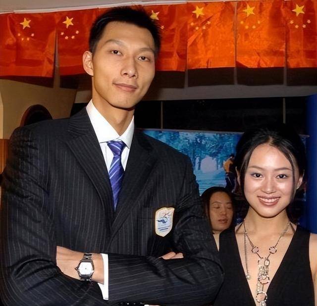 cba易建联33岁妻子晒美照,身材颜值兼备,洛杉矶成故乡_景玲_姚明_球星