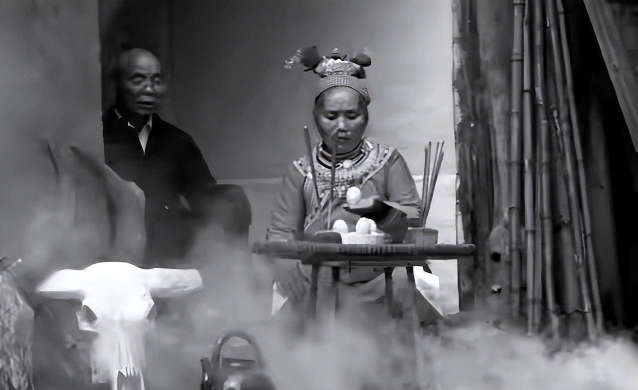 1986年山东一女子"登基",纳男妃立百官:我的宫殿要比故宫还大_晁正坤