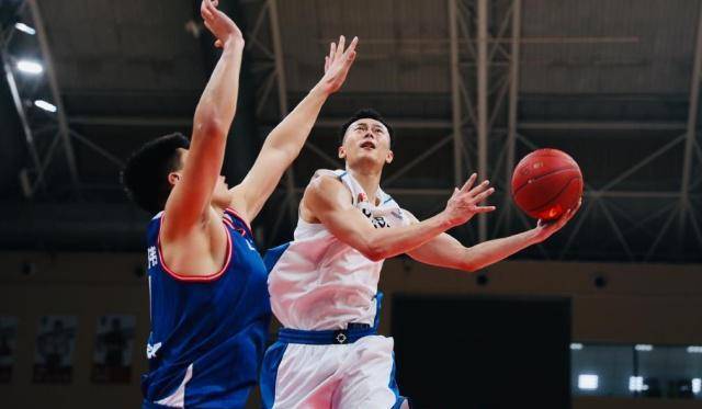 这场比赛武汉男篮虽然输球,但是他们的本土球员整体表现不俗,于晓亮拿