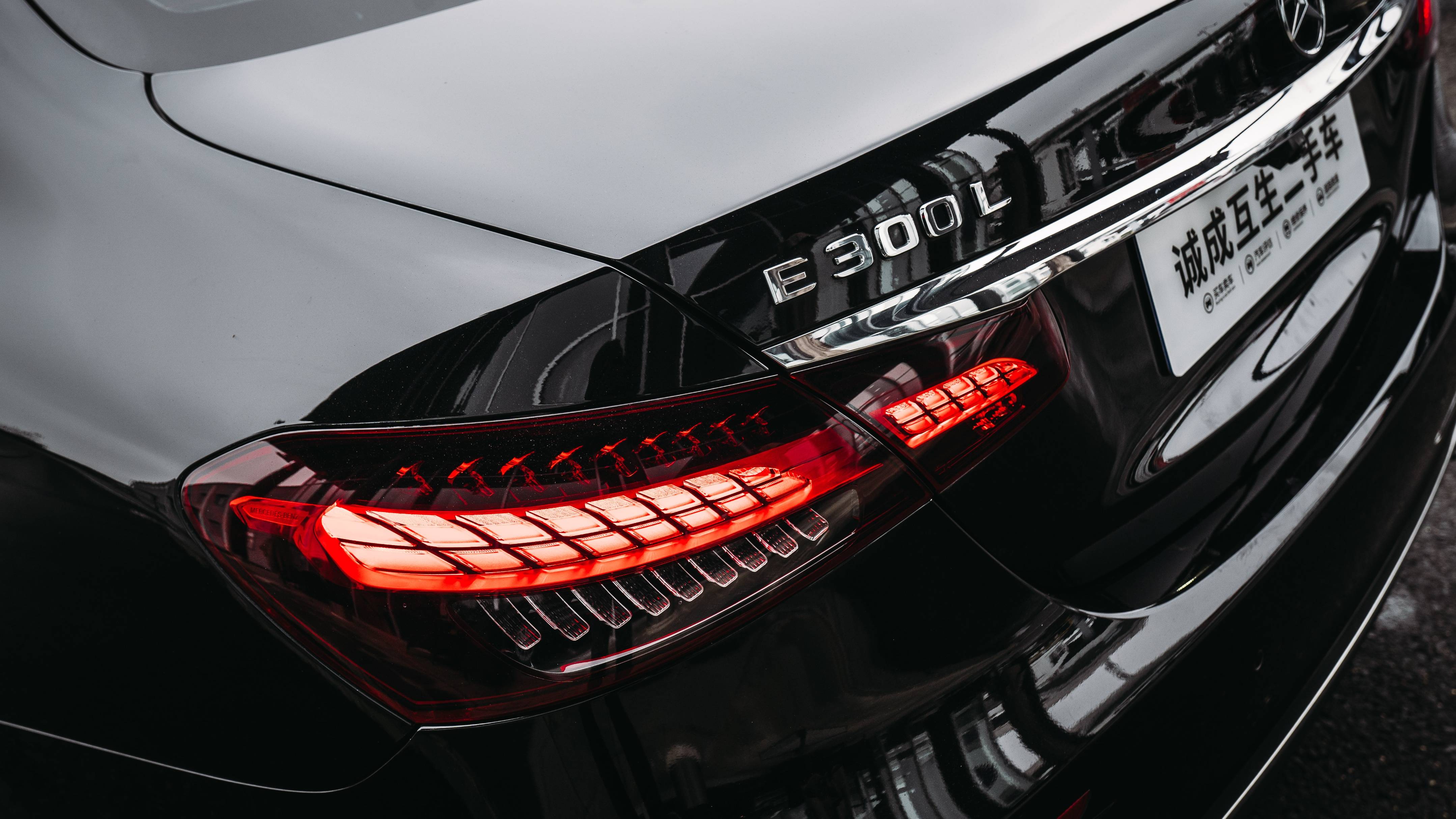 豪华c级车,喜欢就带它"e"起回家!【奔驰e级 改款 e300l 时尚型】