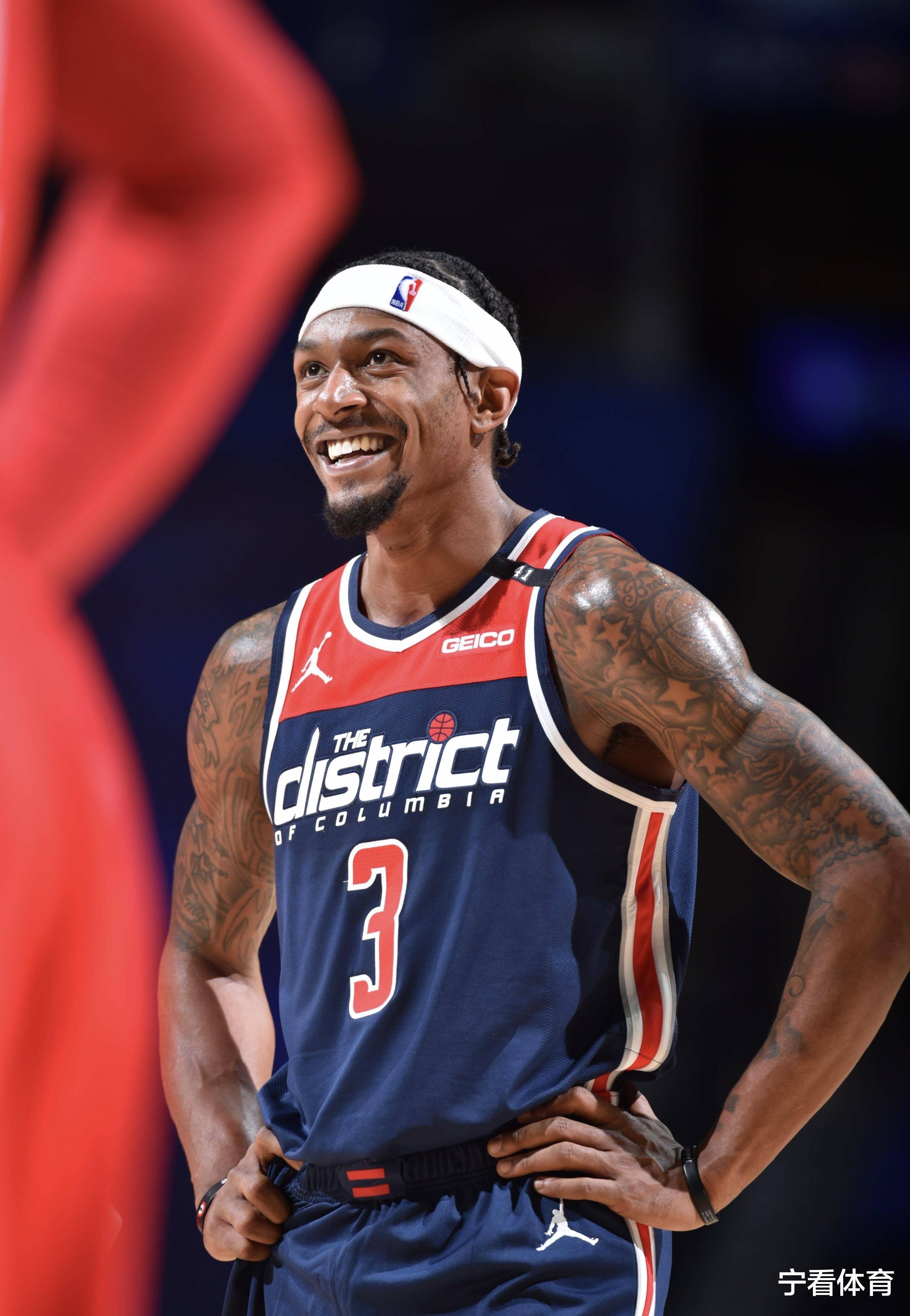 51亿后卫被球星遗忘,这份荣耀将贬值1亿_布拉德利比尔_奇才_问题