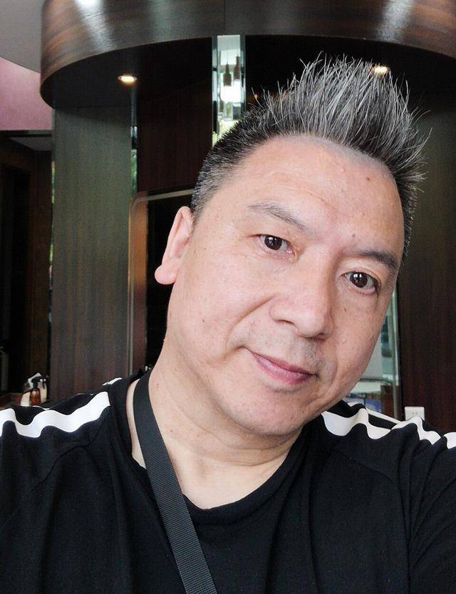 搏击主持人郑环宇炮轰方方:你注定撒谎成性,情操连谢大脚都不如_诗意