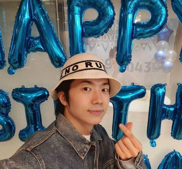 张佑荣饰演jason,海外派学子,在新生选拔上以首席合格的海归派舞蹈家