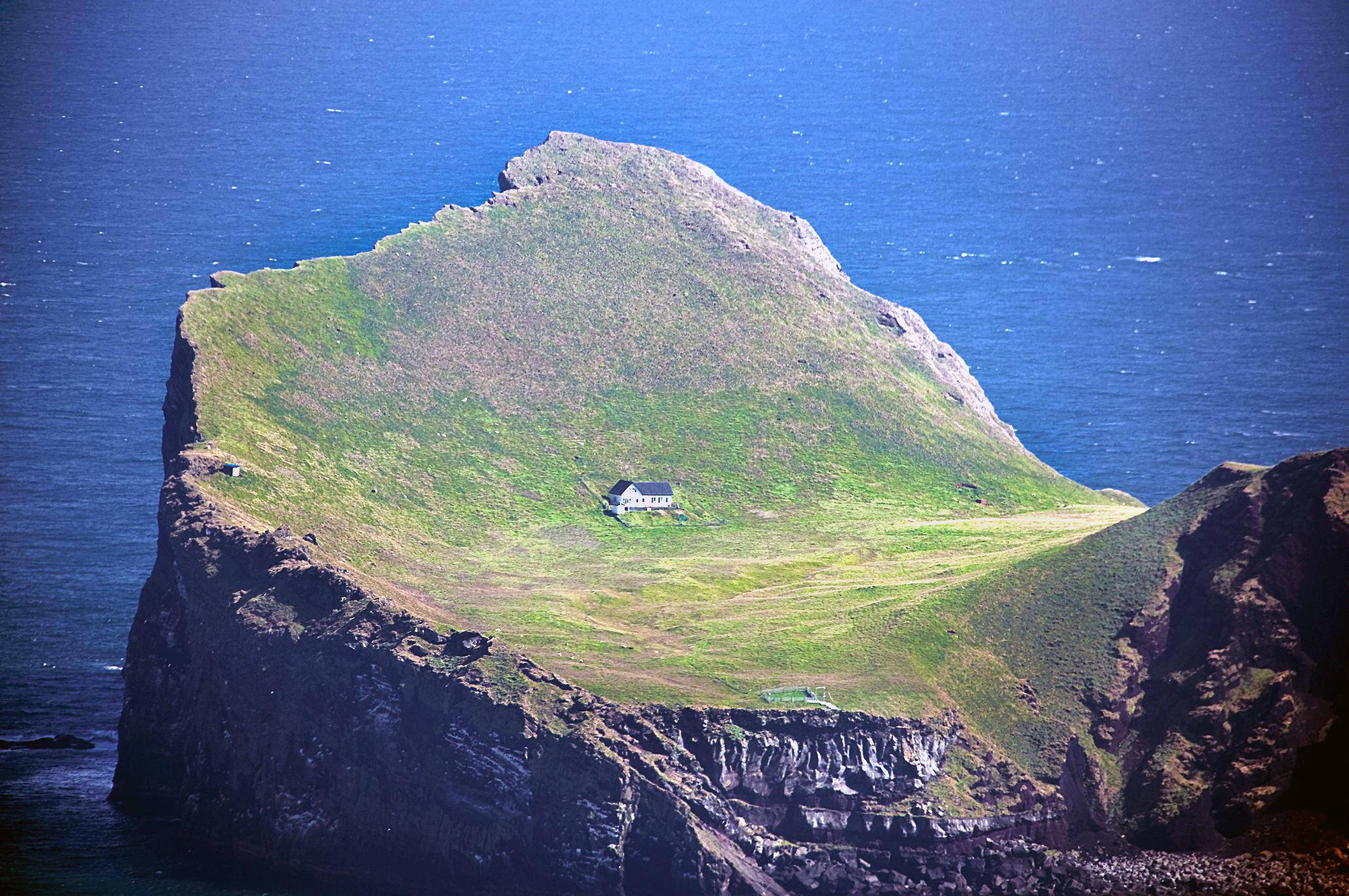 地球上最孤獨的居住地,整個海島上只有一棟房屋,真正的與世隔絕_ellia