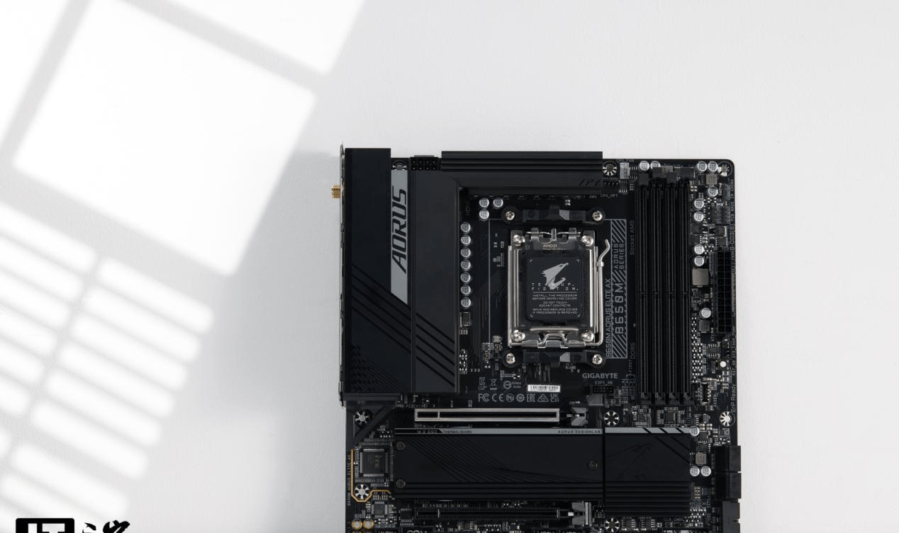 技嘉b650m 小雕 aorus elite ax 图赏:强劲驱动锐龙 7000 系列_主板