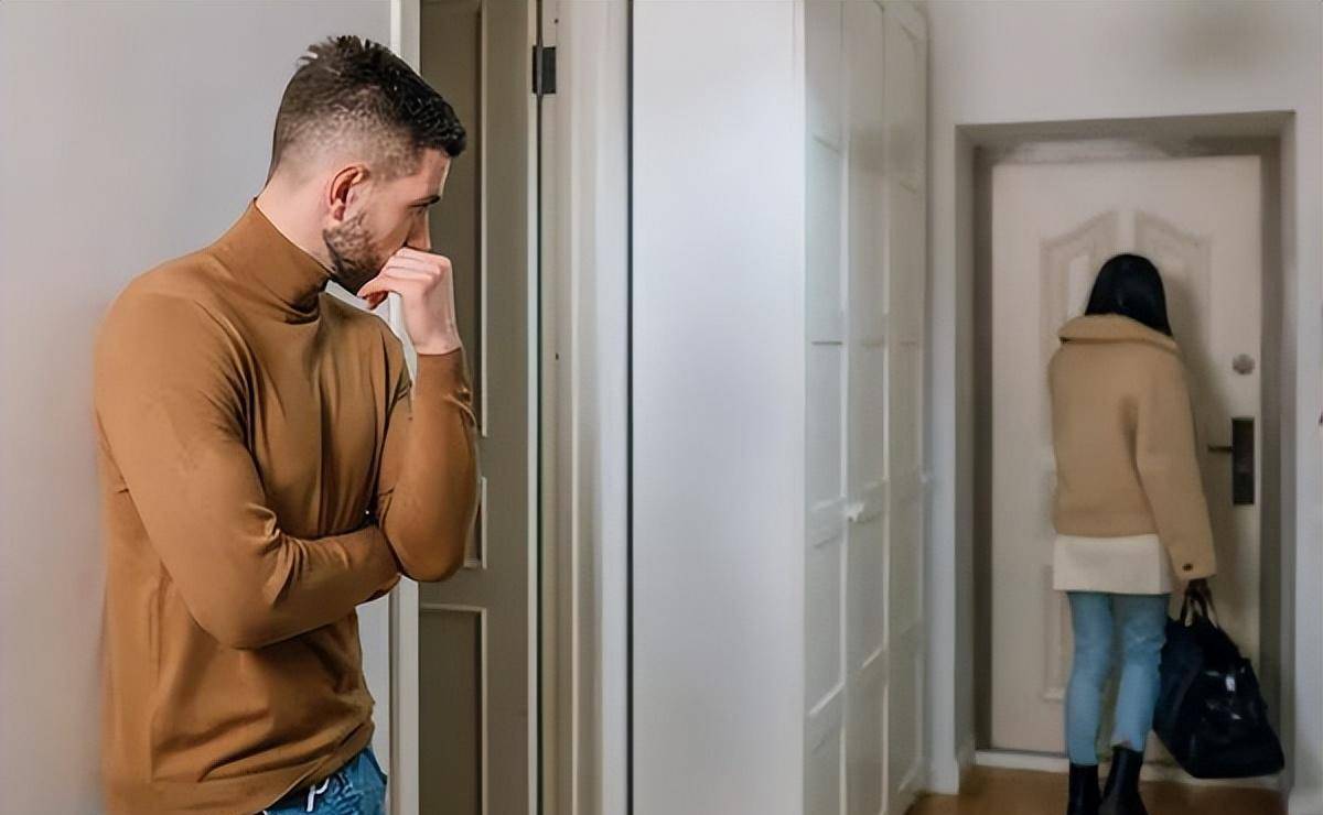 3,冷暴力冷暴力其实就是精神虐待,是一种不折不扣的心理谋杀,对于深爱