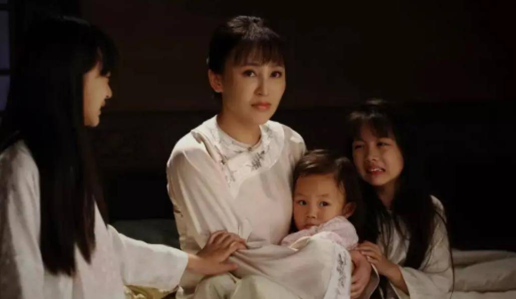 岳丽娜:不嫌弃郭靖宇家贫,裸婚住6平米出租屋,婚后连生三胎_爸妈_宿舍