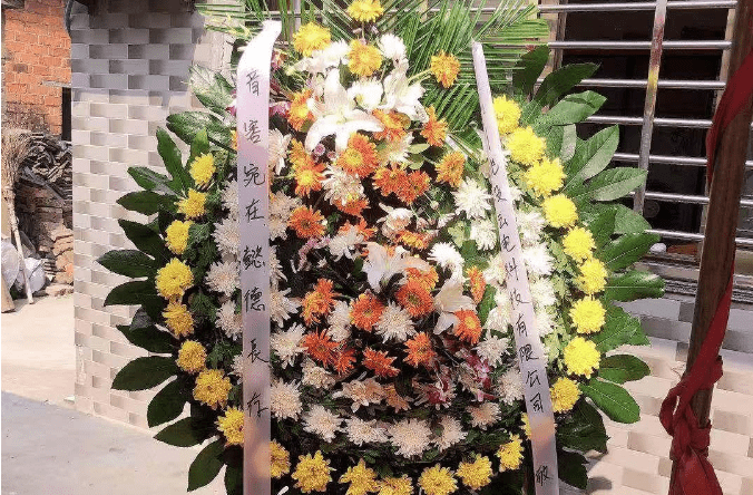 送死人的花圈:表达情感不同,寓意不同的精美工艺品_进行_死者_哀思