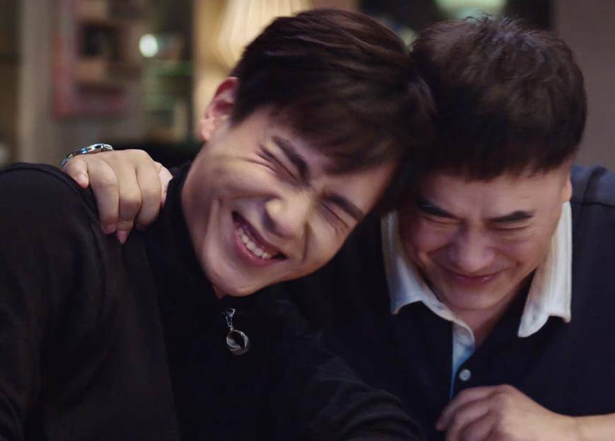 被岳父询问各种问题,而吴白丝毫不慌,还把自己岳父喝成兄弟_艾情_父亲