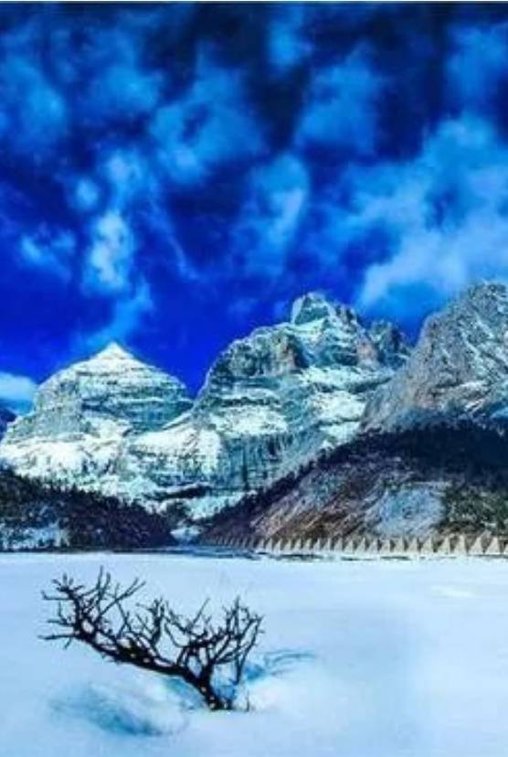 (4a级景区)它是香格里拉的文化缩影是建立在石头上的城堡是香巴拉的
