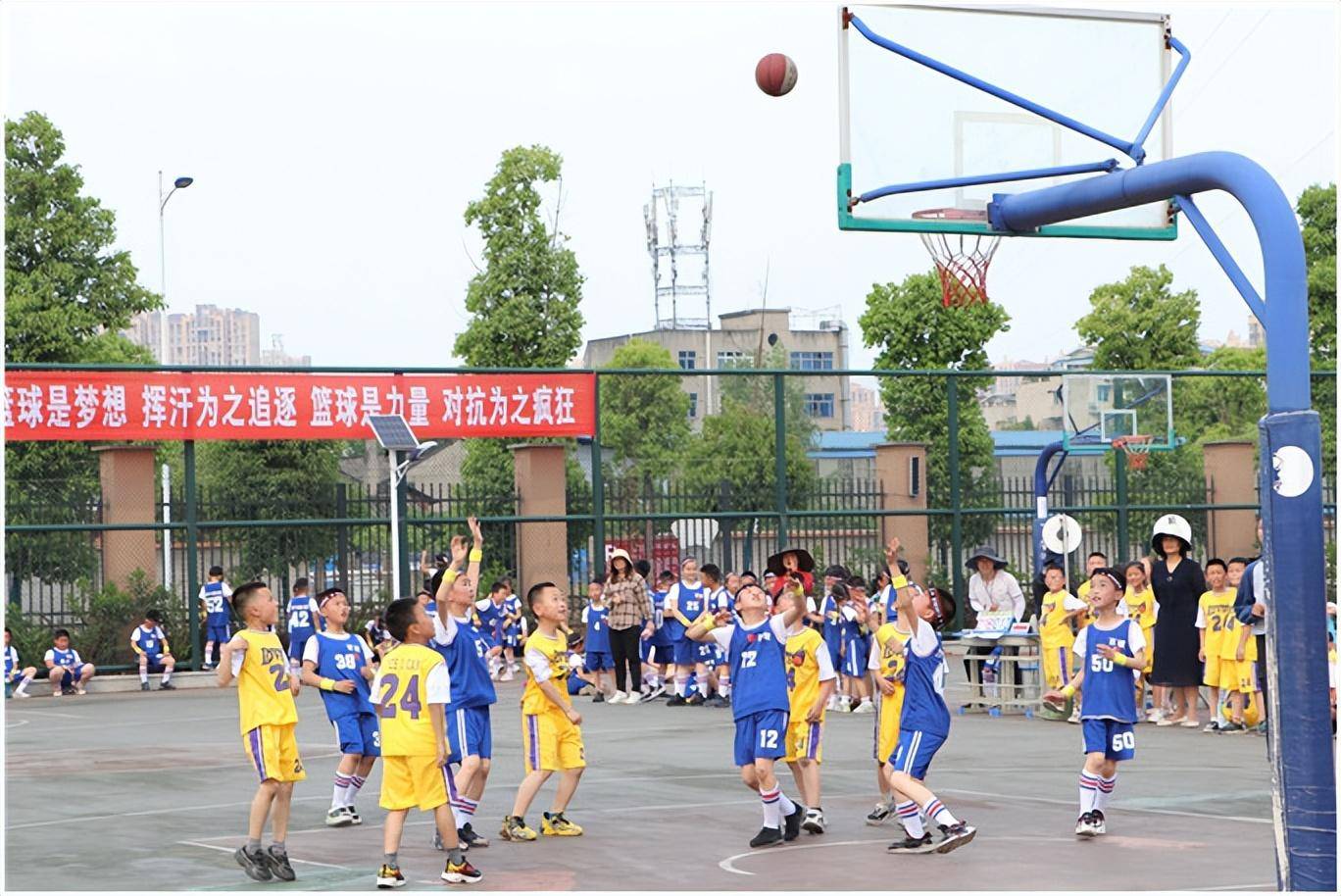 小篮球 大梦想-眉山市东坡区百坡小学第一届篮球比赛开幕_运动_体育
