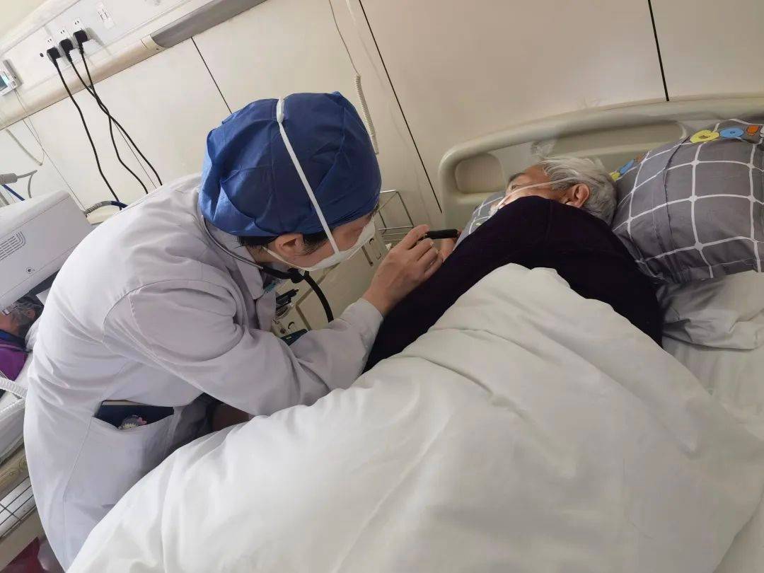 一家医院的呼吸保卫战：床位几天增至2000张