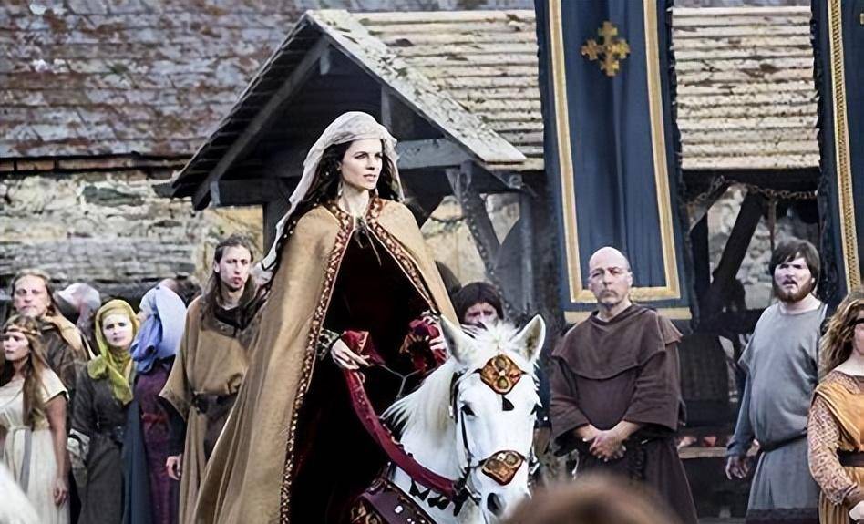 最著名的是王后辛妮丝——国王奥法的妻子.