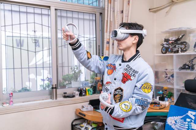 PICO 4 新春礼盒开箱测评，这才叫智能科技国潮年货新标杆！