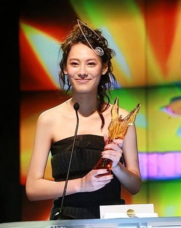 她随后获得金紫荆奖,成为香港最年轻的国际女演员