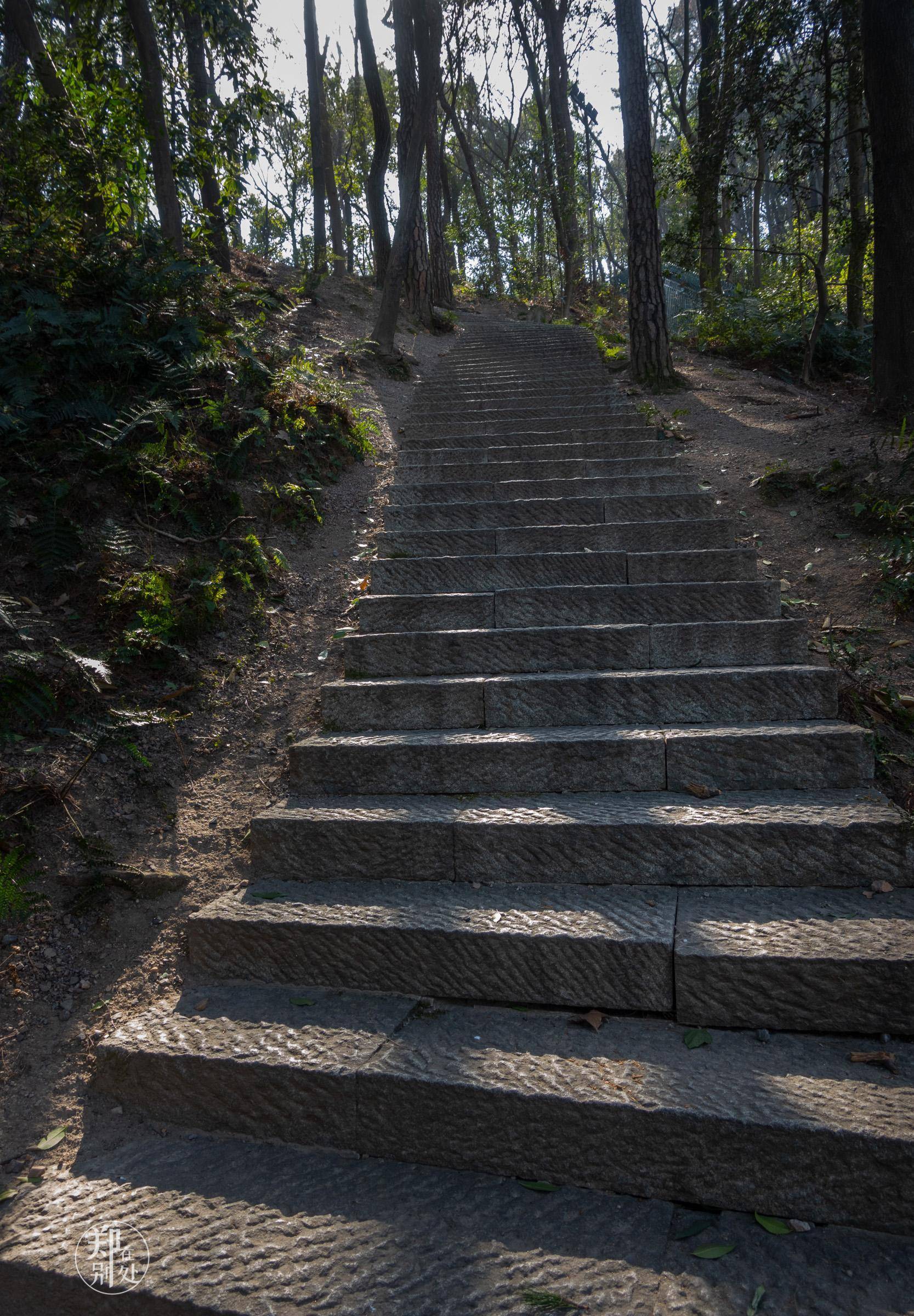 这次爬山很轻松,山顶有俯瞰西湖的绝佳楼台|杭州登山路线19_曜阁_地方