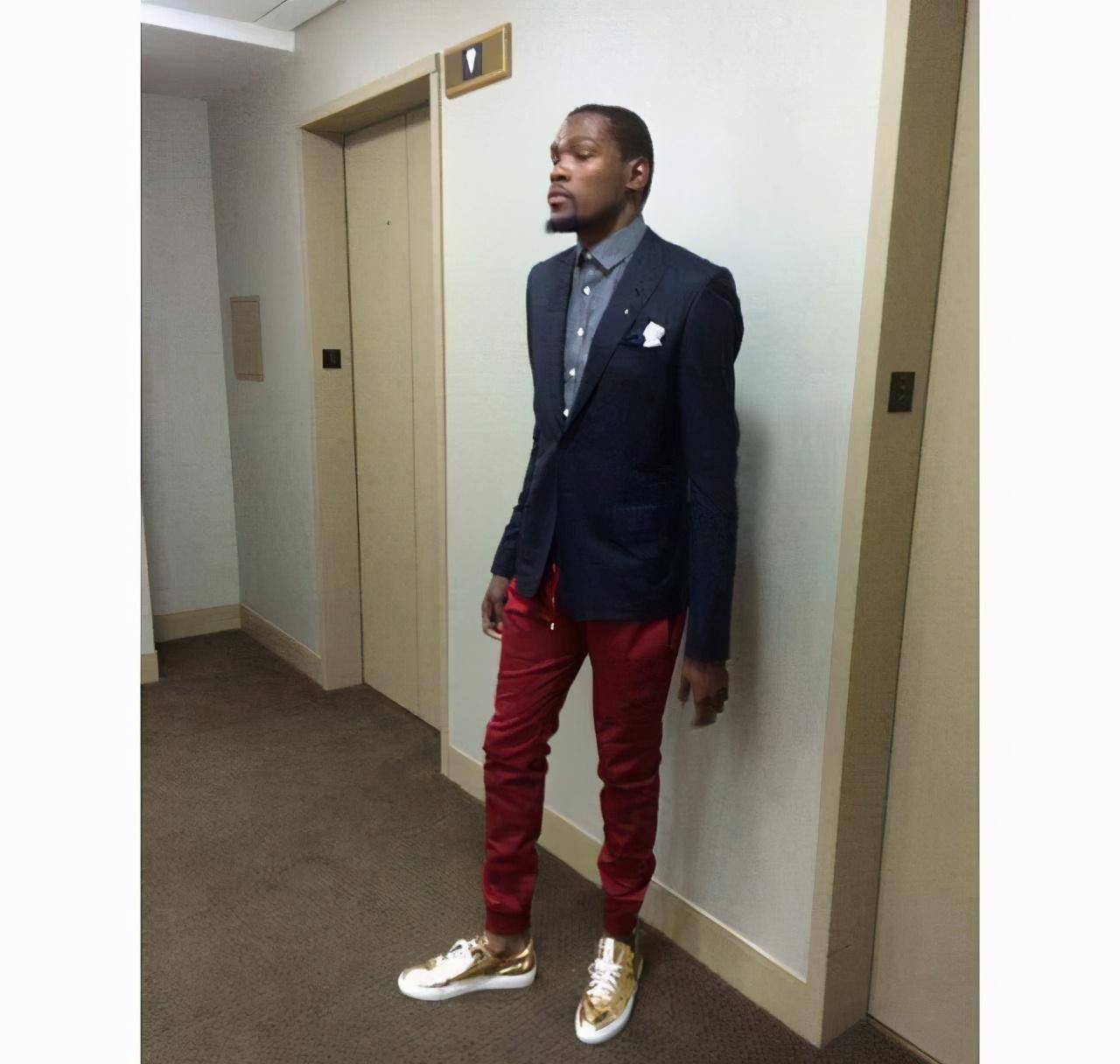 杜兰特那么有钱,为什么32岁了还是单身?原因有3个_球星_美女_情商