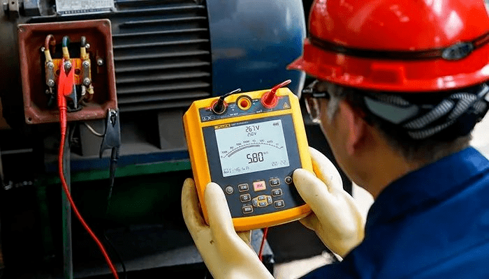 必须先检测组串对地的绝缘电阻,这是非常必要且不可省略的一个步骤