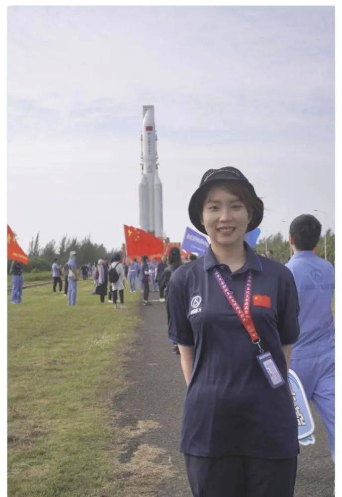 中国载人航天工程空间站系统总指挥王翔,总设计师杨宏,向忻州一中发来