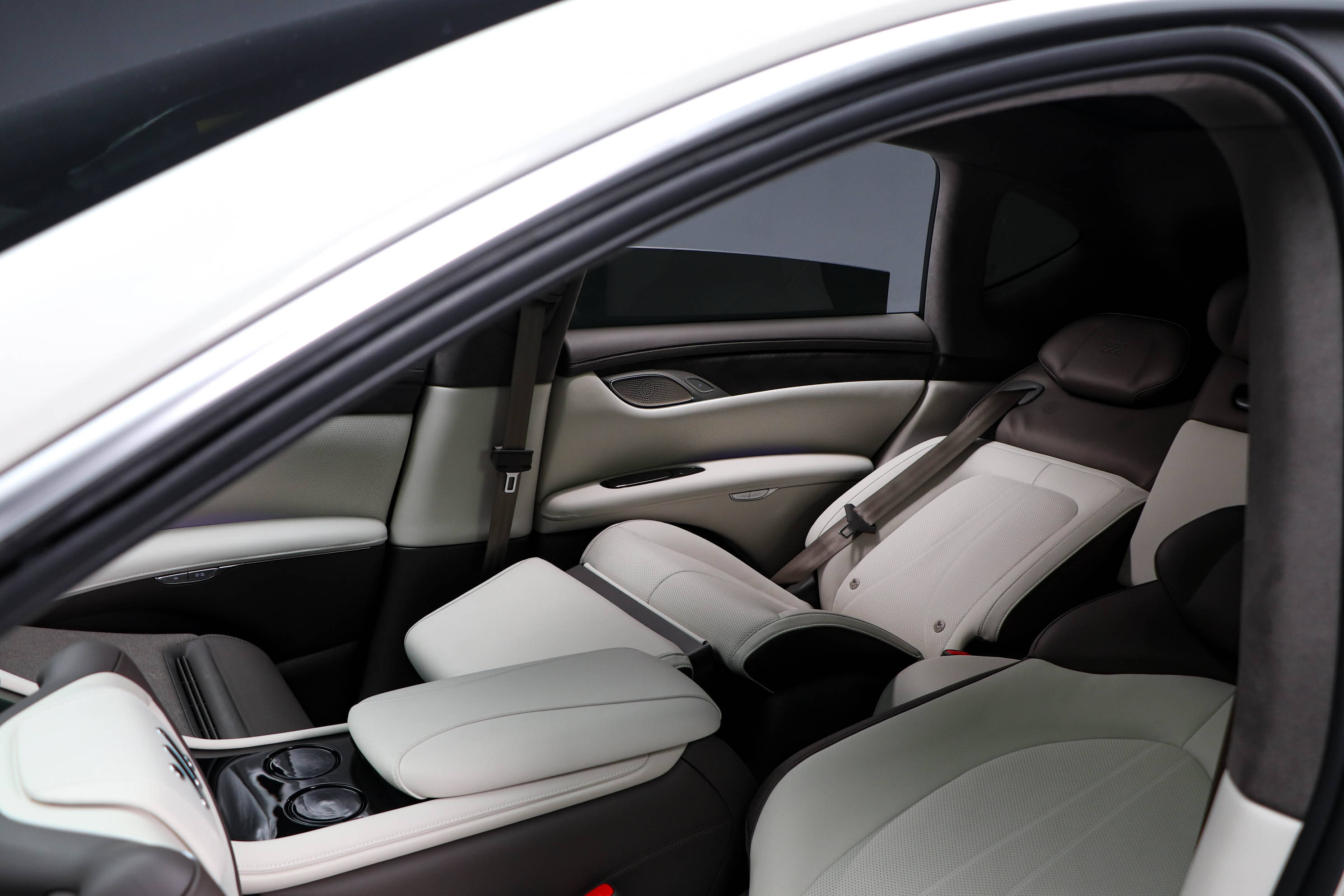 静态体验智己ls7:视野超广,车内布局创新,最关键是