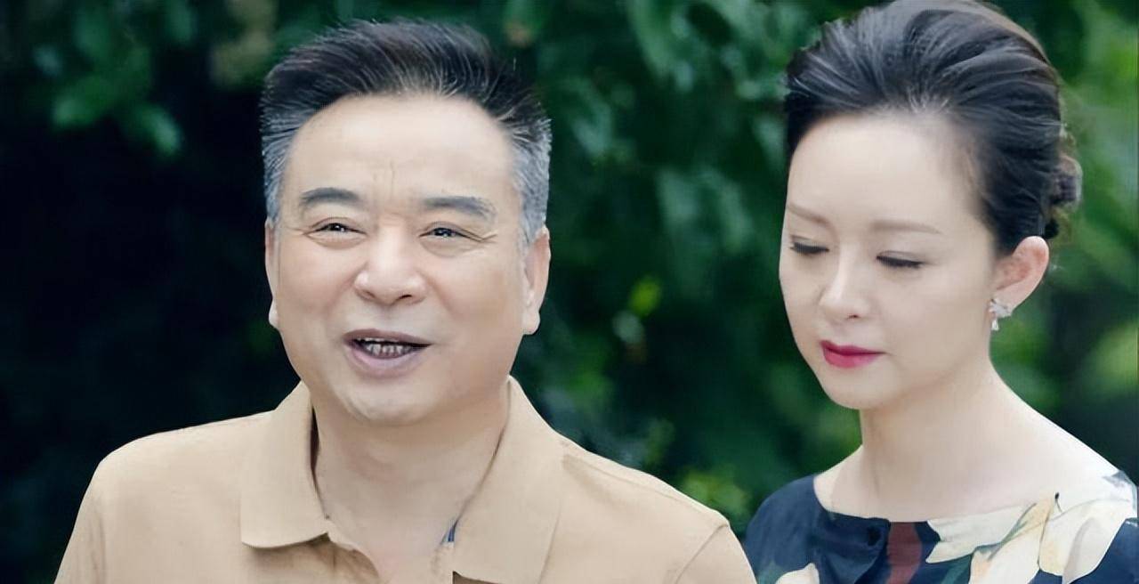 岳跃利,前妻家喻户晓,二婚小11岁娇妻隐瞒从来不谈_电视剧_刘芳_女儿