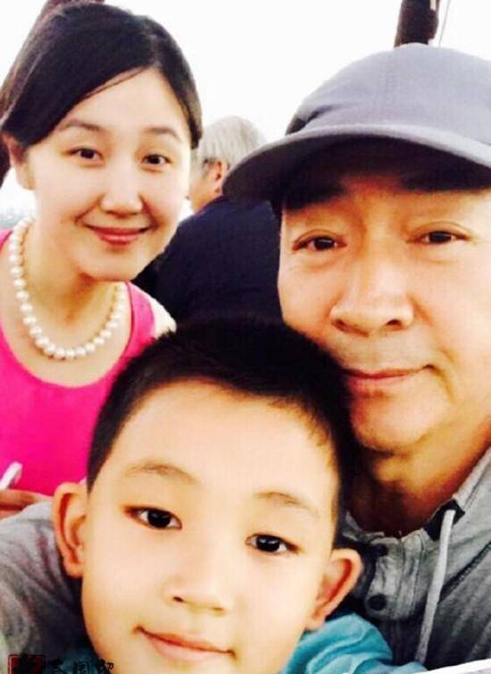 戏骨寇振海,容颜十分年轻,小21岁娇妻,比丈夫还显老_李婷_章小蕙_前妻