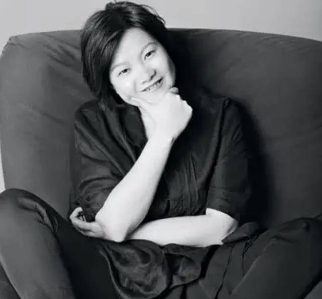 亲生父母抛弃,两段坎坷婚姻,女儿评论章含之:太把男人当回事了_谈雪卿