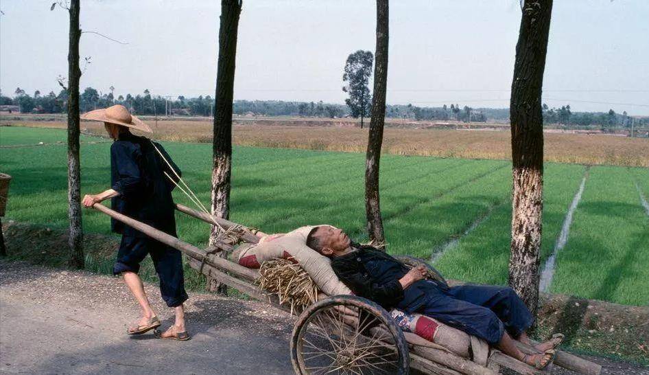 法国摄影师镜头下1980年的中国:那时人们笑容淳朴,贫富差距很小