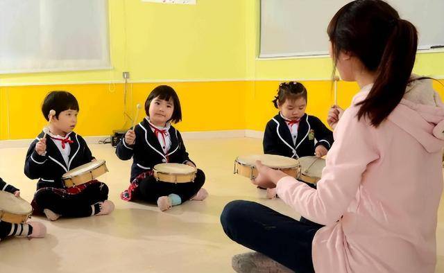 幼兒園老師上課因穿著引家長不滿,老師霸氣回懟,網友評論一邊倒_著裝