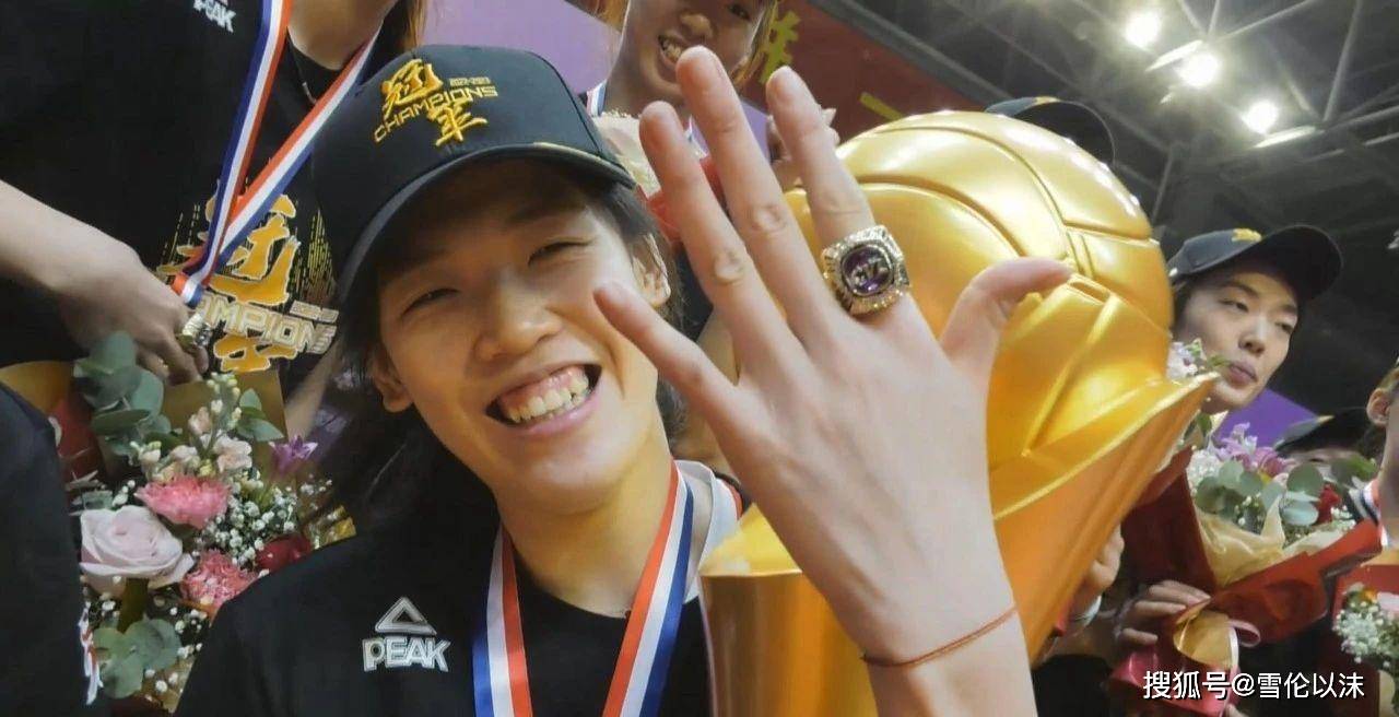 荣誉拿到手软,妹妹仍有更高追求!_李盈_联赛_进攻