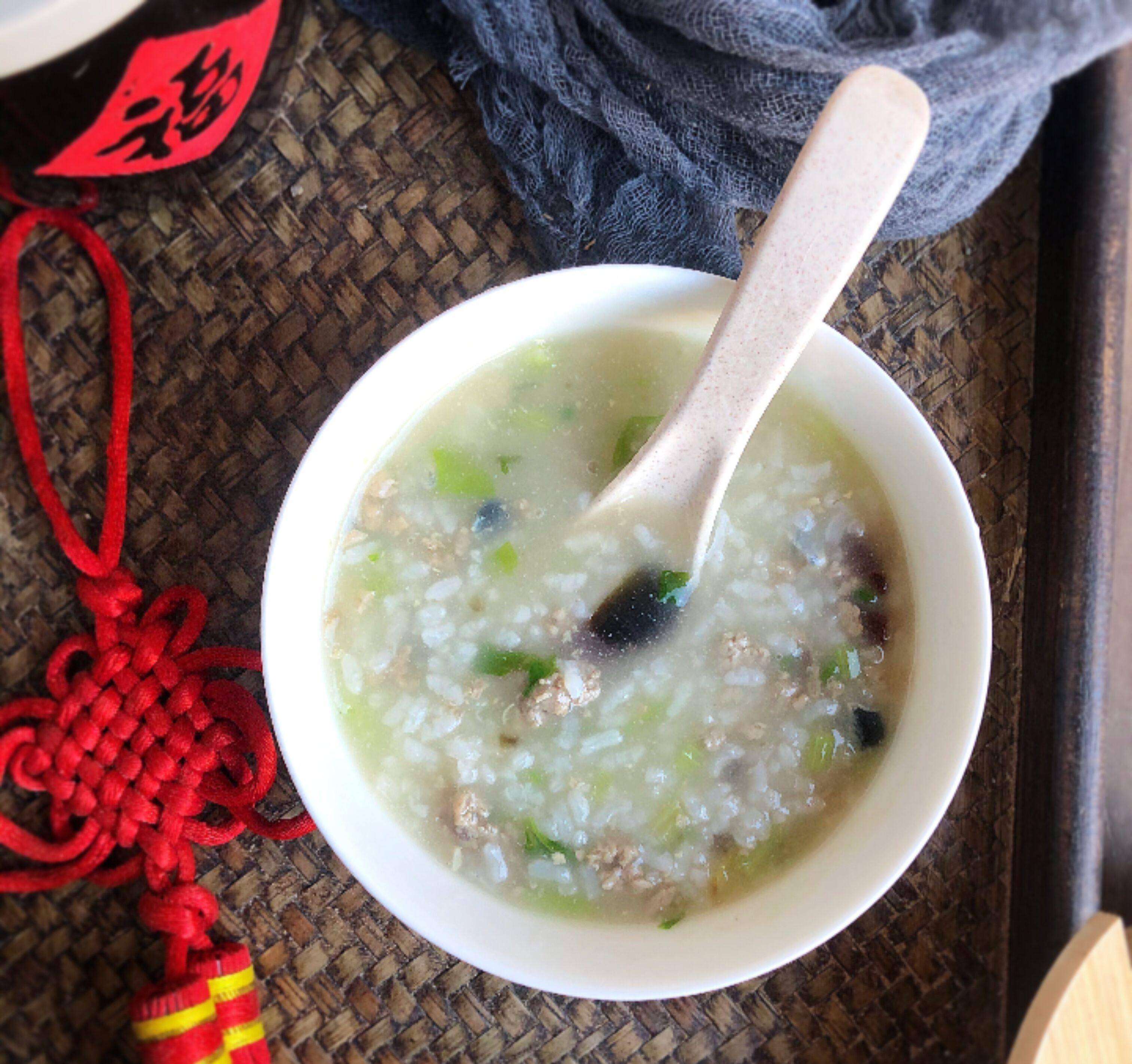 皮蛋瘦肉粥,最忌皮蛋直接下锅,教你正确做法,粥浓稠顺滑无腥味_胡椒粉