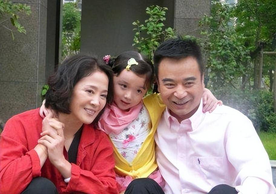 岳跃利,前妻家喻户晓,二婚小11岁娇妻隐瞒从来不谈_电视剧_刘芳_女儿