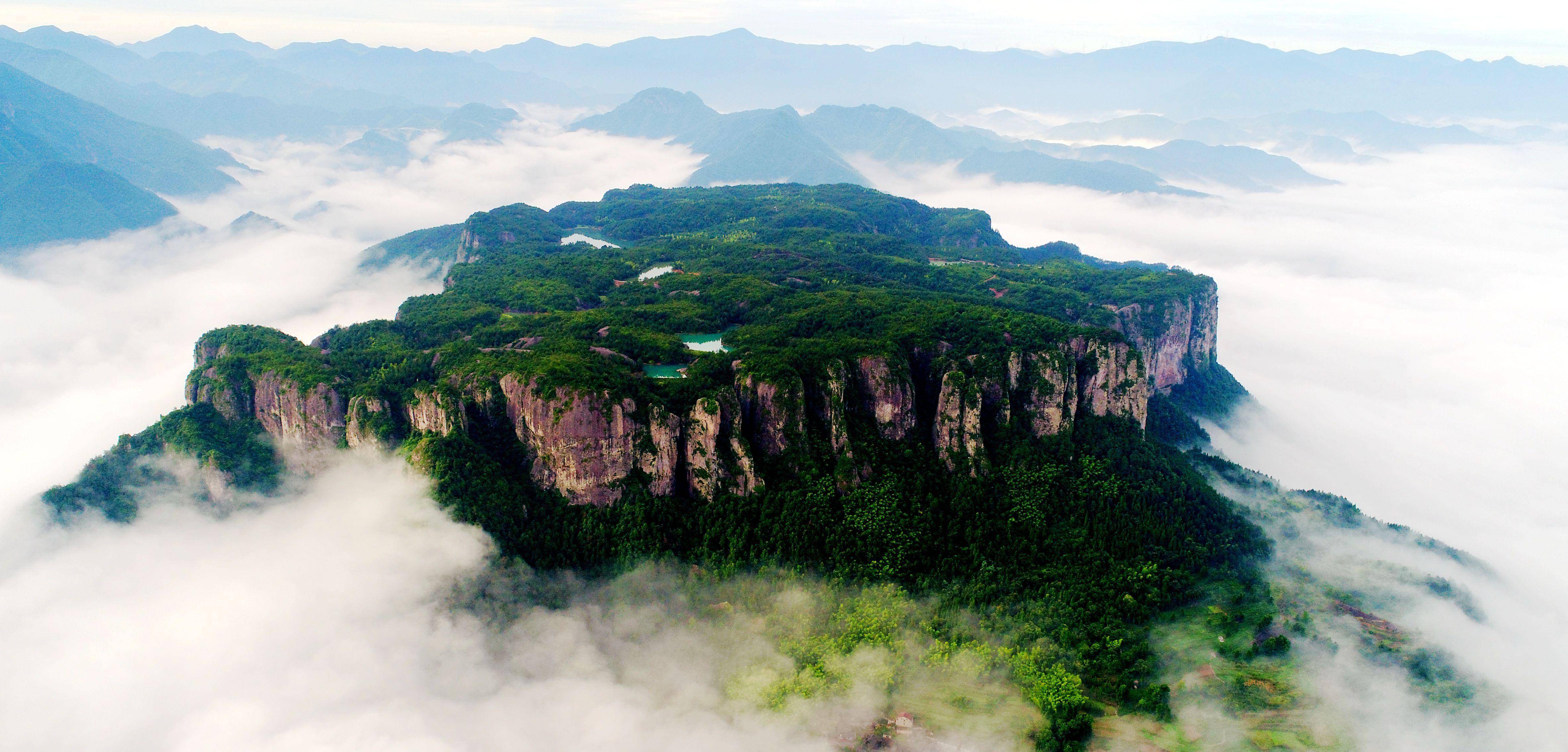 浙江仙居:白塔飞行营地试运营 市民可从天空俯瞰不一样的美景_游客